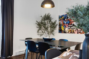 Dining - LiV MTL Chic Spacious 4BR Rooftop Suite Near Downtown Montreal (Montréal)