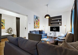 Una Smart TV, una oficina