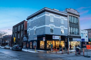 Exterior - LiV MTL Chic-3 Spacious 4BR + Near Downtown MTL (Montréal)