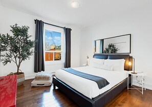 4 Schlafzimmer, Schreibtisch, Bügeleisen/Bügelbrett, Reisekinderbett