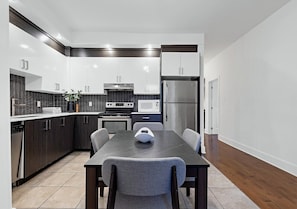 Coffee/tea maker, fridge, microwave, oven