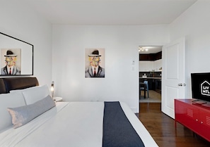 4 bedrooms, desk, iron/ironing board, travel crib