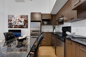 Fridge, microwave, oven, stovetop