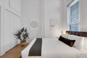 1 Schlafzimmer, Schreibtisch, Bügeleisen/Bügelbrett, Reisekinderbett