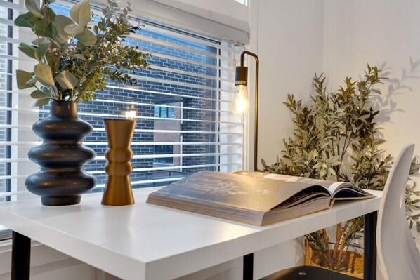 Interior - LiV MTL Main-306 | Spacious 1BR + Mezzanine (Montréal)