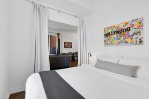 1 Schlafzimmer, Schreibtisch, Bügeleisen/Bügelbrett, Reisekinderbett