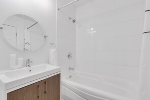 Hair dryer, towels - LiV MTL MTL Plateau Urban Suites Near Downtown Montreal (Montréal)