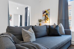 Smart TV, offices - LiV MTL MTL Plateau Urban Suites Near Downtown Montreal (Montréal)