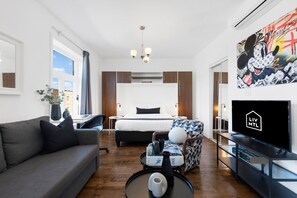 Schreibtisch, Bügeleisen/Bügelbrett, Reisekinderbett, kostenloses WLAN