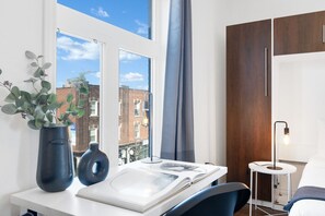 デスク、アイロン / アイロン台、旅行用ベビーベッド、WiFi (無料)