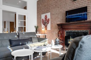 Téléviseur connecté, foyer, bureau