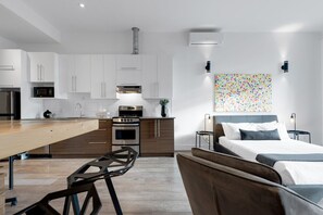 Geladeira, micro-ondas, fogão, cooktop