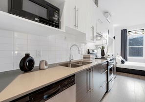 Coffee/tea maker, fridge, microwave, oven