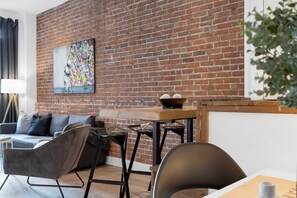 Smart TV, offices - LiV MTL Downtown-302 | Spacious Studio Montreal (Montréal)