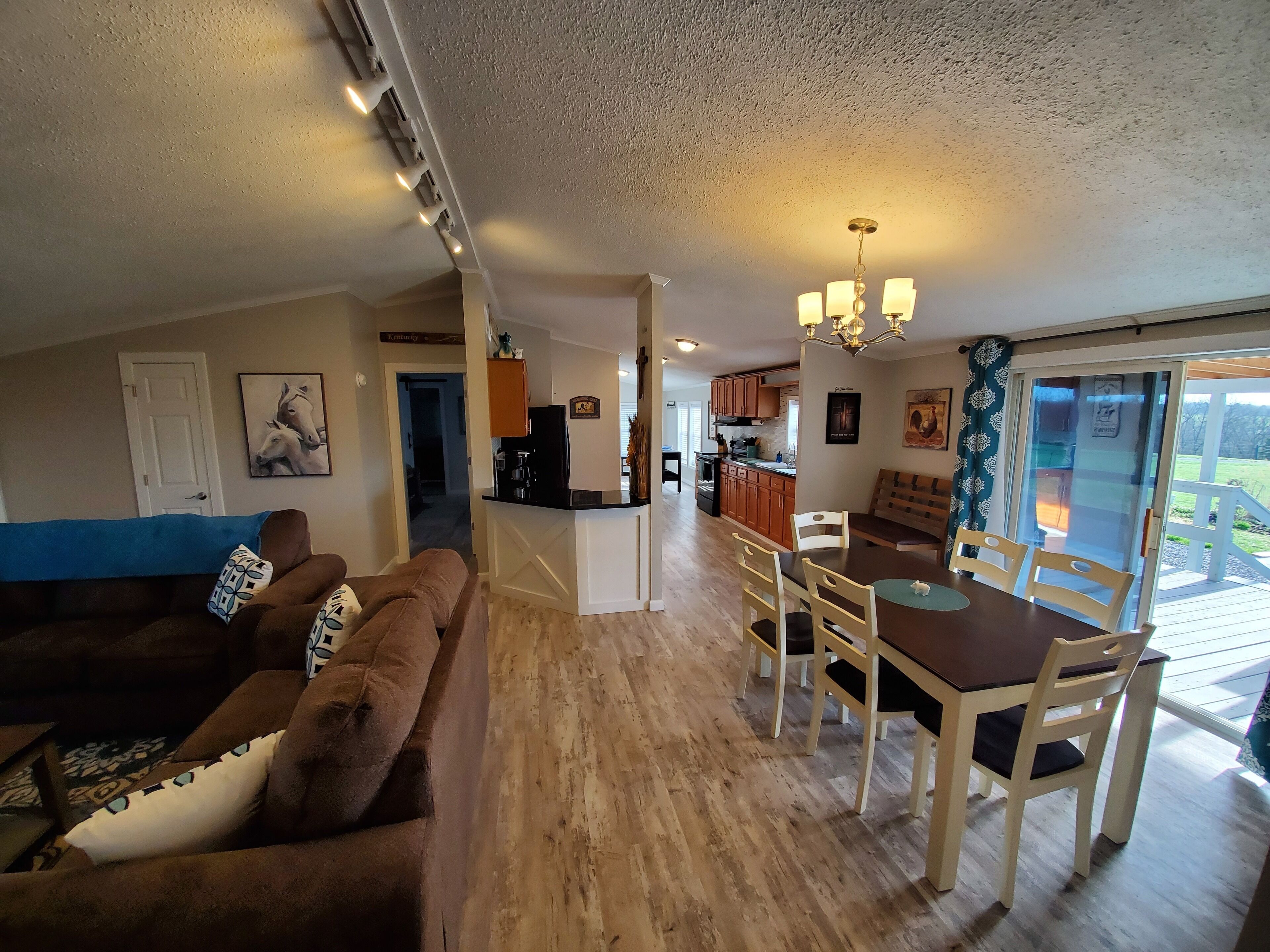 Smart TV, reproductor de DVD y tenis de mesa 