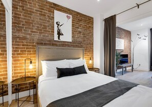 2 Schlafzimmer, Schreibtisch, Bügeleisen/Bügelbrett, Reisekinderbett