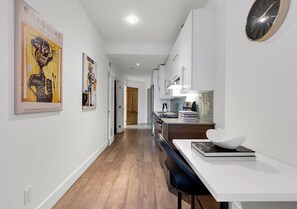 Coffee/tea maker, fridge, microwave, oven - LiV MTL Downtown Montreal Spacious Urban Suites (Montréal)
