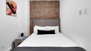 2 bedrooms, desk, iron/ironing board, travel cot - LiV MTL Downtown Montreal Spacious Urban Suites (Montréal)
