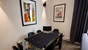 Games room - LiV MTL Downtown Montreal Spacious Urban Suites (Montréal)
