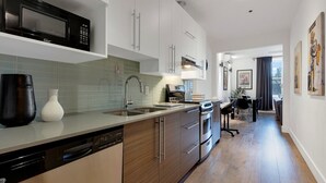 Coffee/tea maker, fridge, microwave, oven - LiV MTL Downtown Montreal Spacious Urban Suites (Montréal)