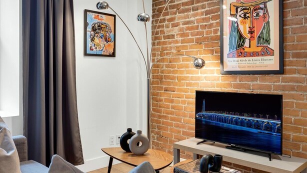Smart TV, offices - LiV MTL Downtown Montreal Spacious Urban Suites (Montréal)