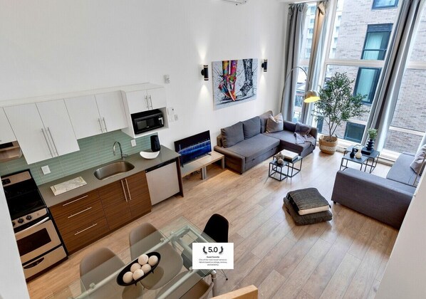 Smart TV, offices - LiV MTL Downtown Montreal Spacious Urban Suites (Montréal)