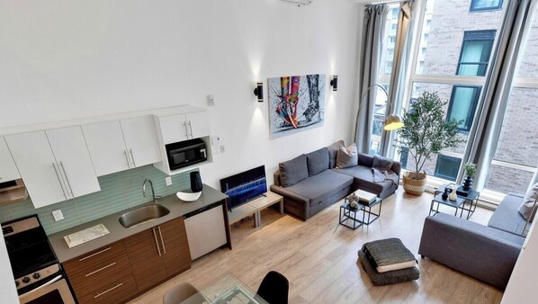 Smart TV, offices - LiV MTL Downtown Montreal Spacious Urban Suites (Montréal)