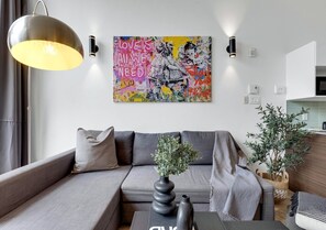 Smart TV, offices - LiV MTL Downtown Montreal Spacious Urban Suites (Montréal)