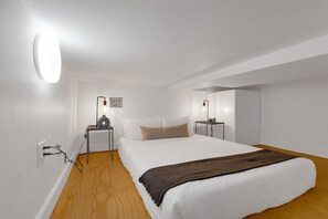 Desk, iron/ironing board, travel cot, free WiFi - LiV MTL Main-202 | Studio Suite + Mezzanine (Montréal)
