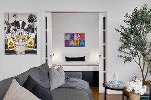 2 多间卧室、办公桌、熨斗/熨衣板、旅行婴儿床