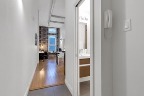 Interior - LiV MTL Main-307 Superior 2BR Suite Near Downtown (Montréal)