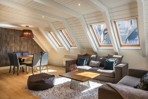 TV, fireplace - Vinyeta Impressive triplex apartment for 12p at the foot of slopes 1500 of Baqueira-Beret (Baqueira)