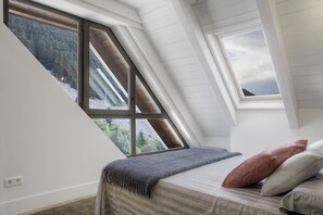 5 bedrooms, iron/ironing board, free WiFi, bed sheets - Vinyeta Impressive triplex apartment for 12p at the foot of slopes 1500 of Baqueira-Beret (Baqueira)