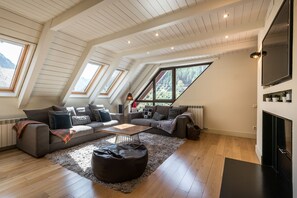 TV, fireplace - Vinyeta Impressive triplex apartment for 12p at the foot of slopes 1500 of Baqueira-Beret (Baqueira)