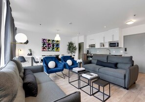 Smart TV, offices - LiV MTL Downtown Montreal Spacious Urban Suites (Montréal)