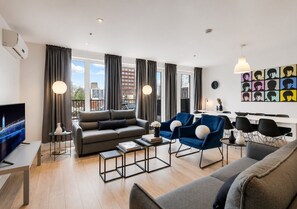 Smart TV, offices - LiV MTL Downtown Montreal Spacious Urban Suites (Montréal)