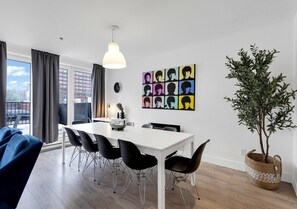 Dining - LiV MTL Downtown Montreal Spacious Urban Suites (Montréal)