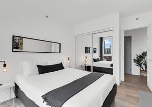 3 bedrooms, desk, iron/ironing board, travel crib