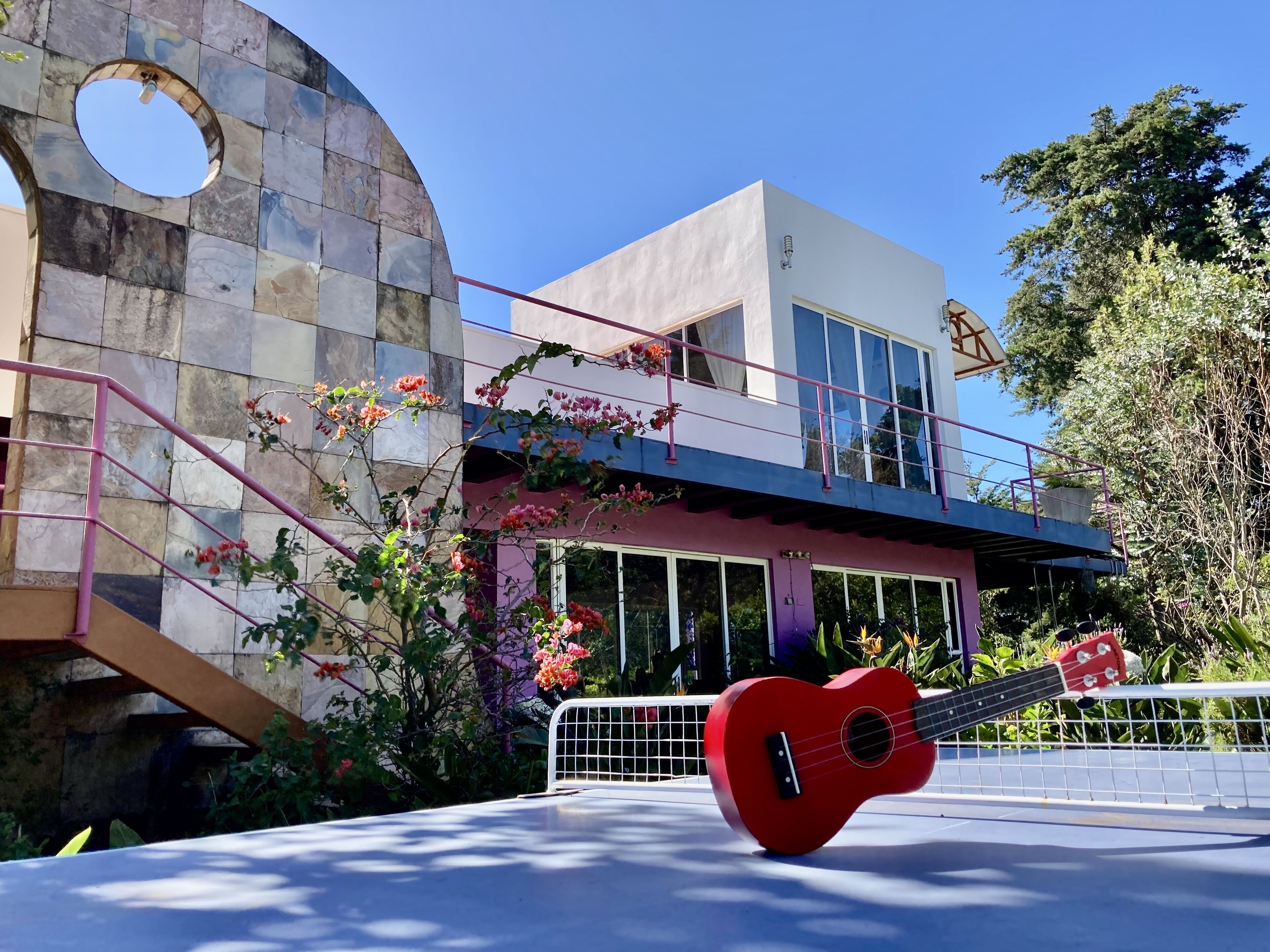 华丽双人房, 1 张大 床, 河景 | 起居区 | 平板电视