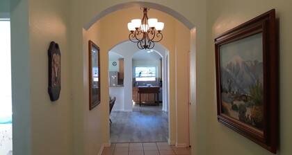 Entire 3 bedroom/2 bathroom cottage; near NASA, Kemah and your PRIVATE BEACH!