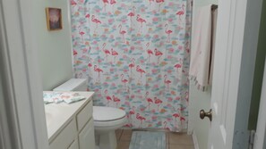 Ensemble baignoire-douche, baignoire à remous, séchoir à cheveux