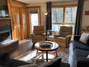 Smart TV, chimenea, videojuegos y reproductor de DVD