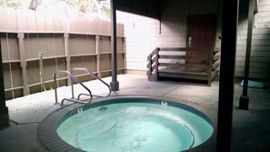 Outdoor spa tub - Come to Mammoth and Play @ 3 Bedroom 2&1/2Bath Condo@ Mammoth Lakes, California  (Mammoth Lakes)