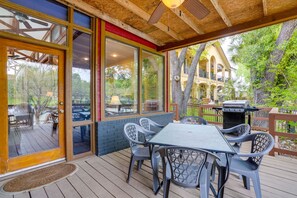Outdoor dining - Deck & Gas Grill: Riverfront McQueeney Duplex (McQueeney)