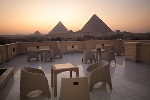 Terrace/patio - The Lotus Guest House - 3 Pyramids View (Giza)