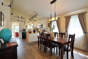 Dining - Walk to Downtown Napa, Oxbow Public Market, and BottleRock! (Napa)