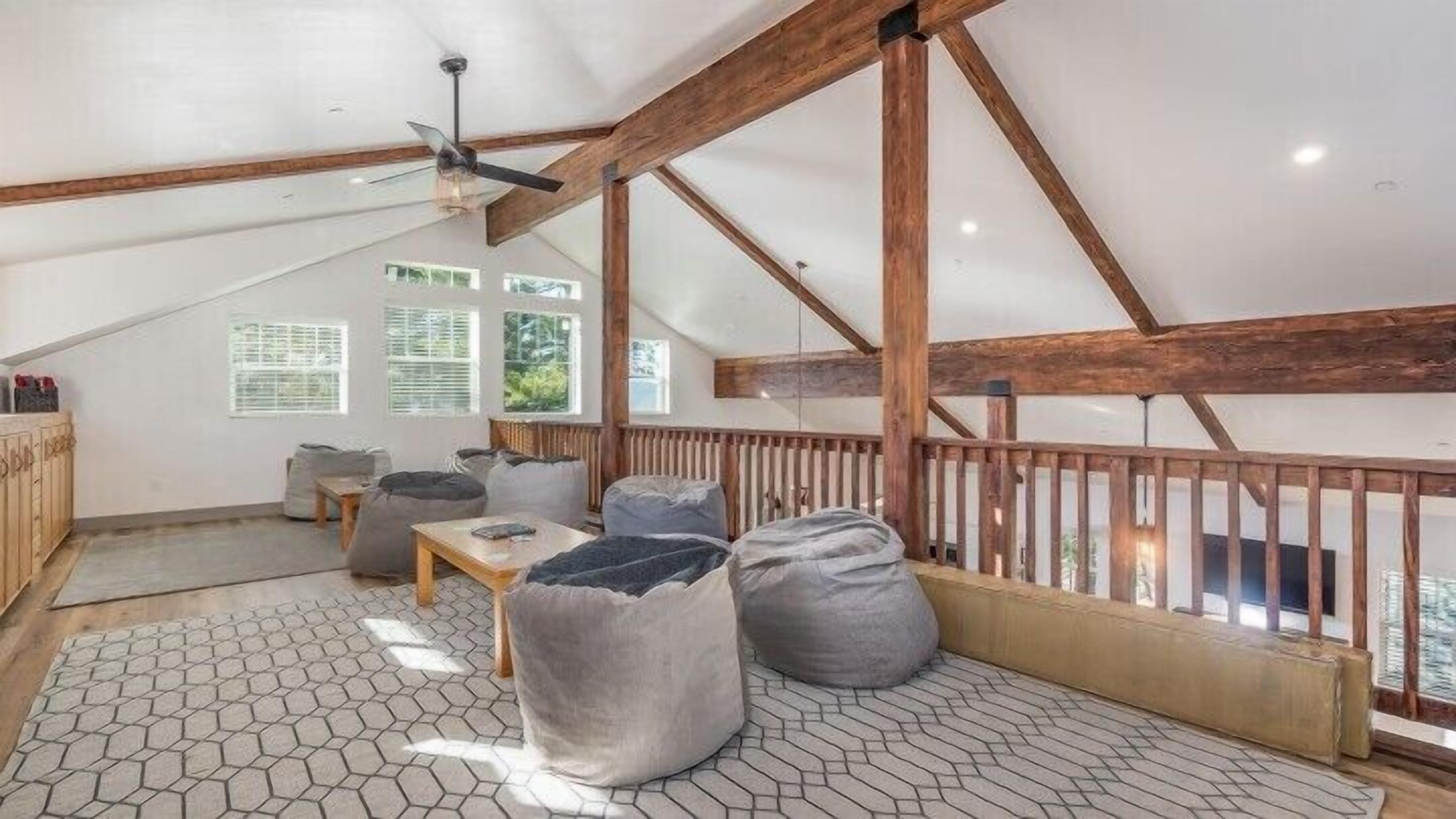 Cabin (El Capitan) | Living area | Flat-screen TV, DVD player