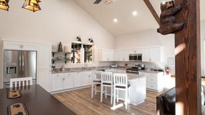 Cabin (Half Dome Loft) | Private kitchen | Coffee/tea maker, full-sized fridge, microwave, oven - Scenic Wonders Half Dome Loft 3 Bedroom (Yosemite National Park)