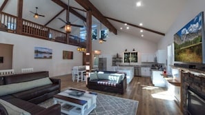 Living area - Scenic Wonders Half Dome Loft 3 Bedroom (Yosemite National Park)