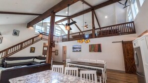 Interior - Scenic Wonders Half Dome Loft 3 Bedroom (Yosemite National Park)
